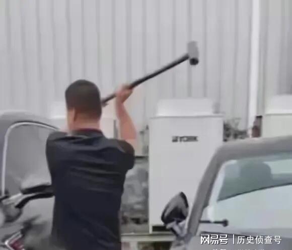 国产红旗砸车事件视频-第1张图片-日韩中文字幕不卡