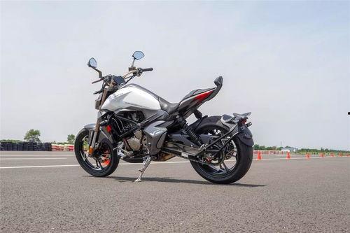 国产进口摩托车评测视频,摩托车评测视频深度解析-第2张图片-日韩中文字幕不卡